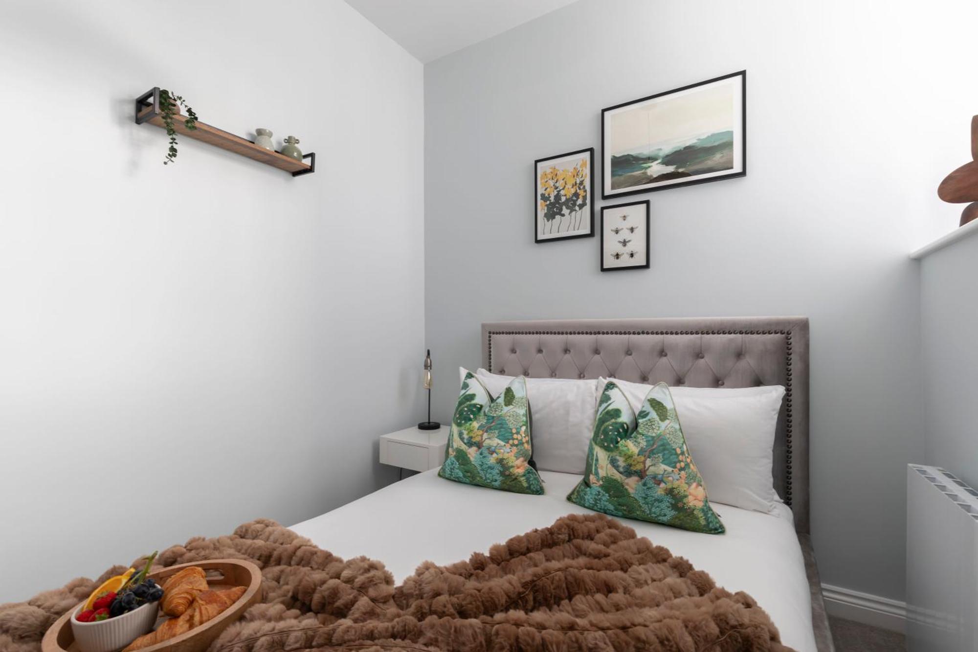 Elliot Oliver - Stylish 2 Bedroom Town Centre Apartment Cheltenham Buitenkant foto