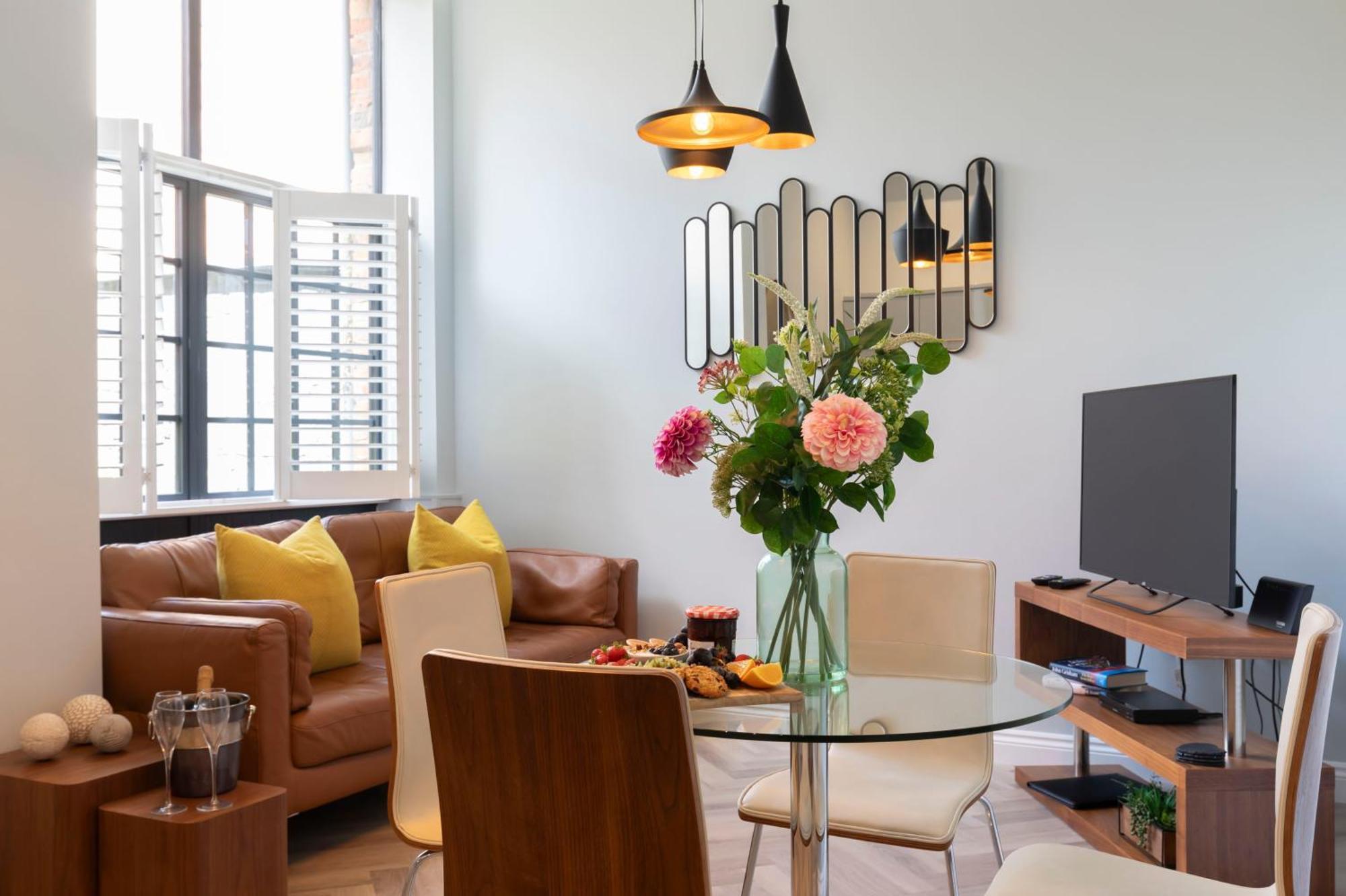 Elliot Oliver - Stylish 2 Bedroom Town Centre Apartment Cheltenham Buitenkant foto