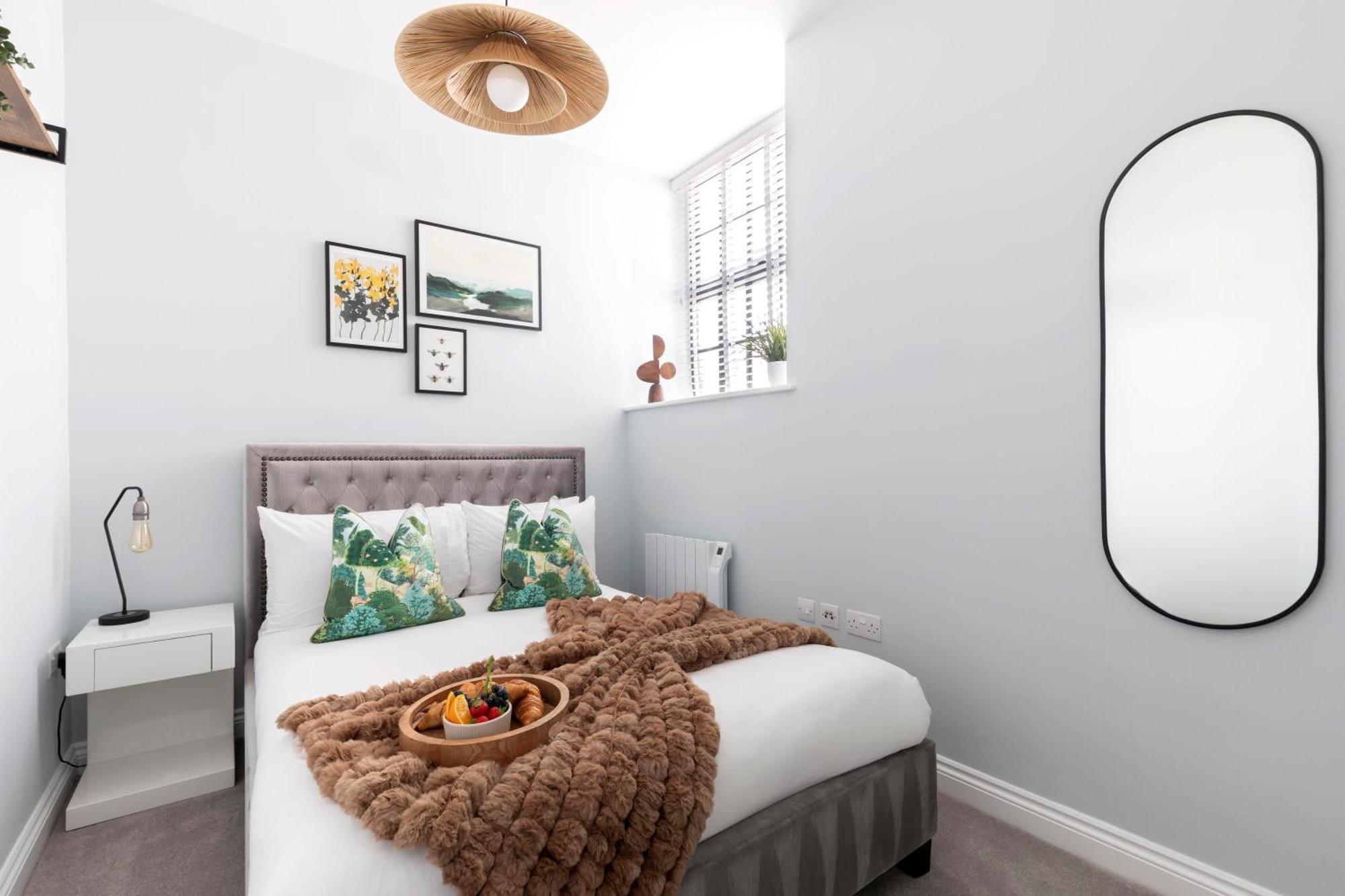 Elliot Oliver - Stylish 2 Bedroom Town Centre Apartment Cheltenham Buitenkant foto