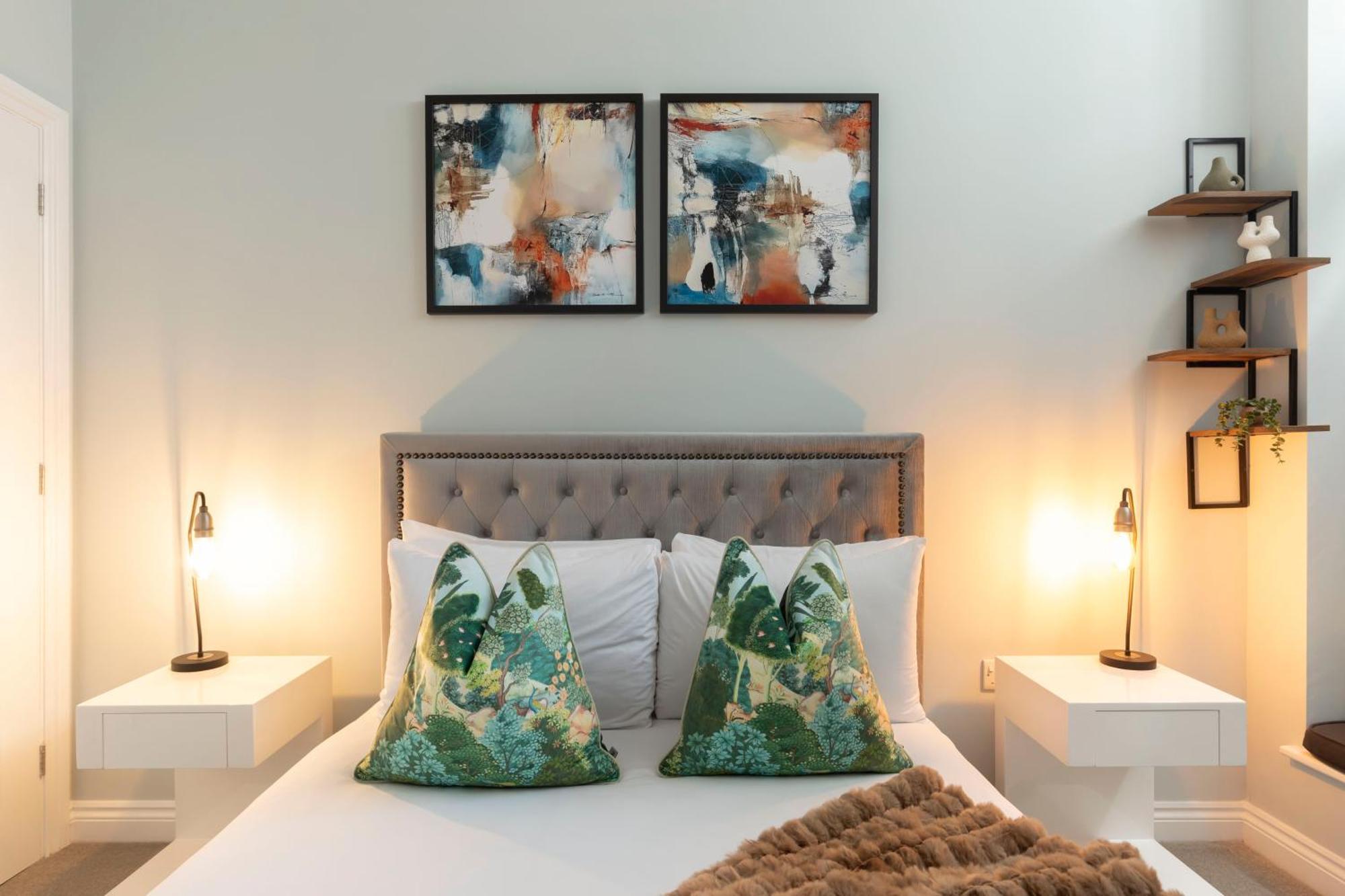 Elliot Oliver - Stylish 2 Bedroom Town Centre Apartment Cheltenham Buitenkant foto