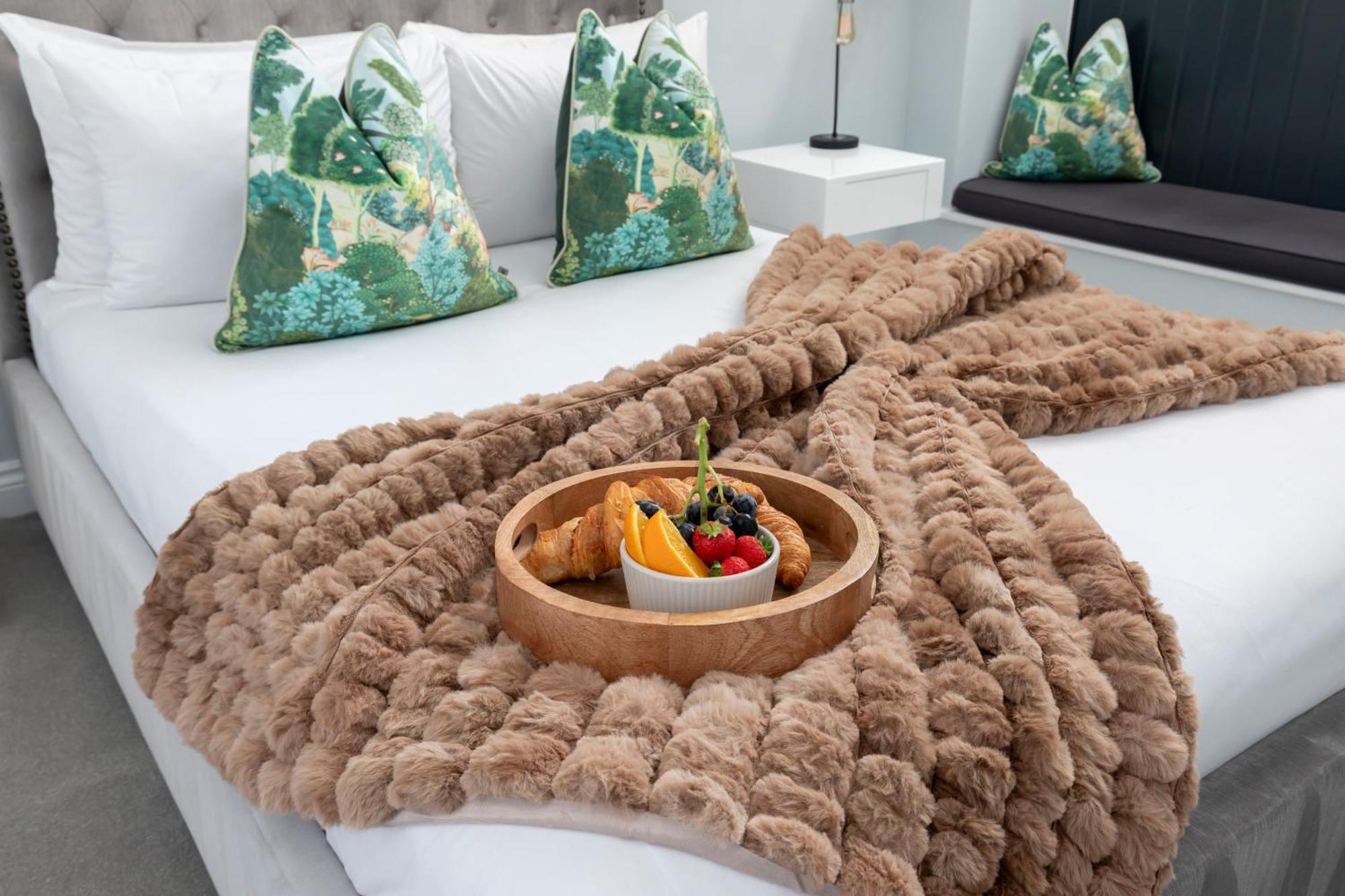 Elliot Oliver - Stylish 2 Bedroom Town Centre Apartment Cheltenham Buitenkant foto