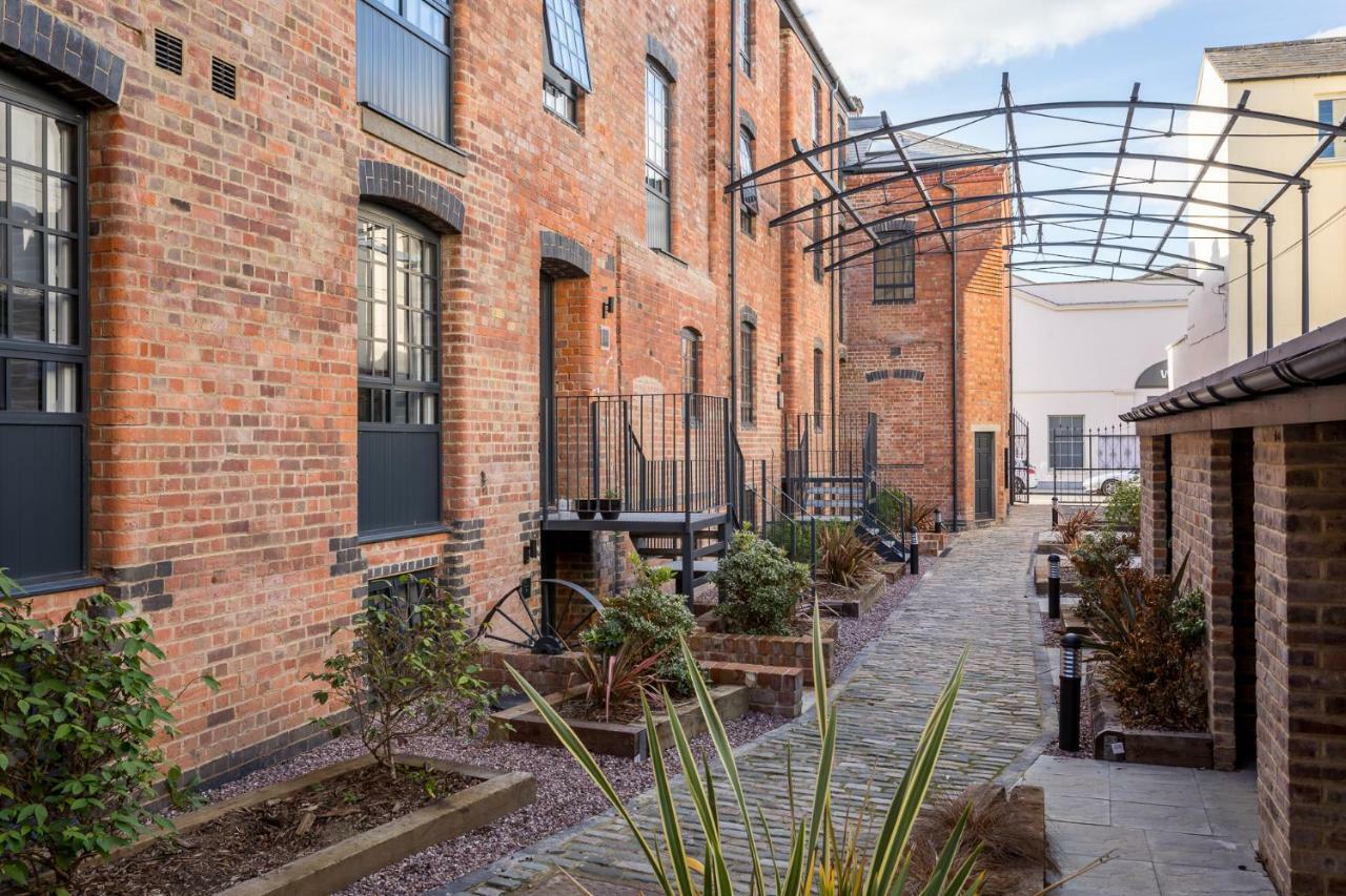 Elliot Oliver - Stylish 2 Bedroom Town Centre Apartment Cheltenham Buitenkant foto